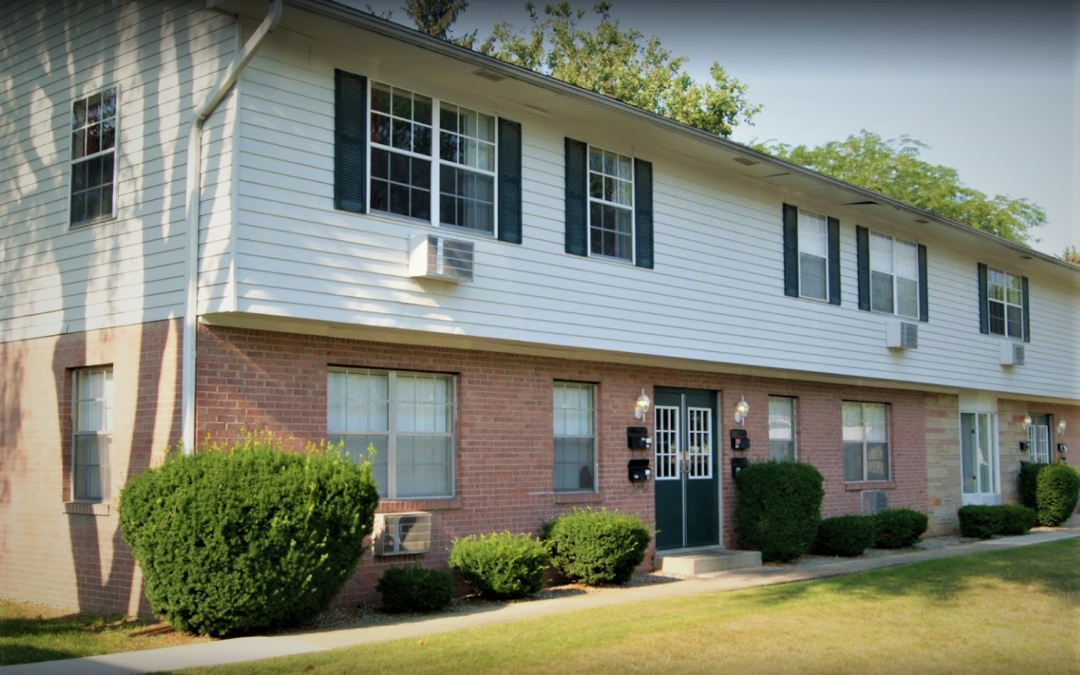 apartments-bowling-green-white-outside